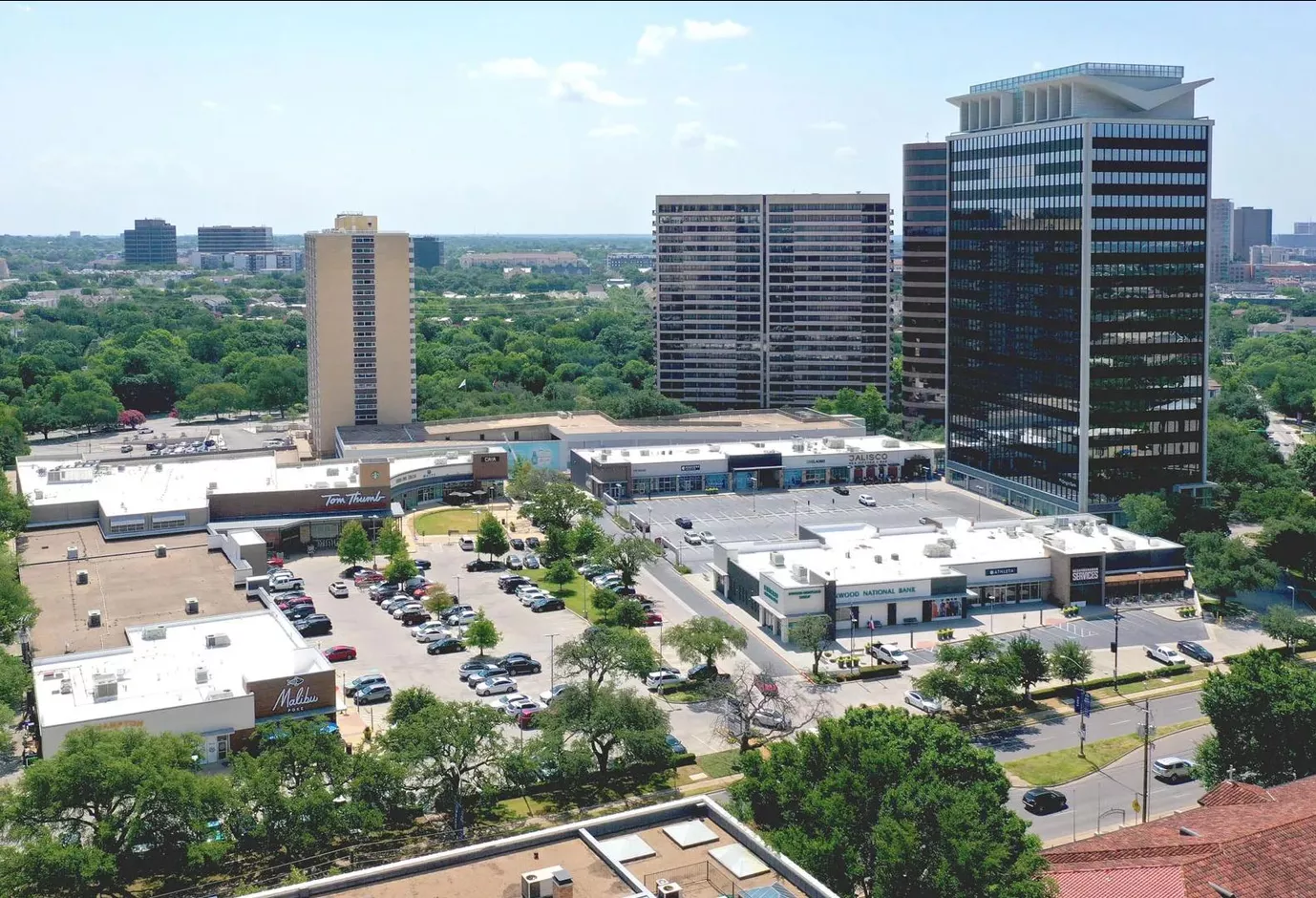 De La Vega Snaps Up Turtle Creek Village